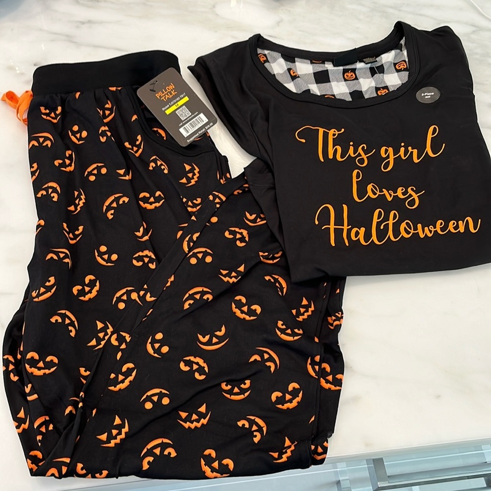 NWT - Rene Rofe - This girl loves Halloween set